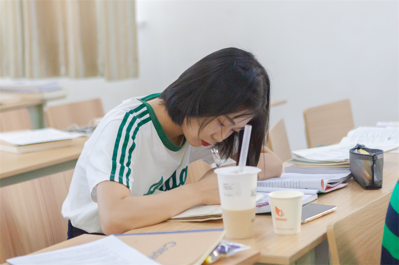 華新文登學校環(huán)境